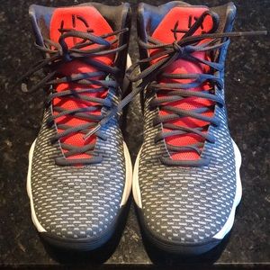 Nike Basketball hightops-Men’s